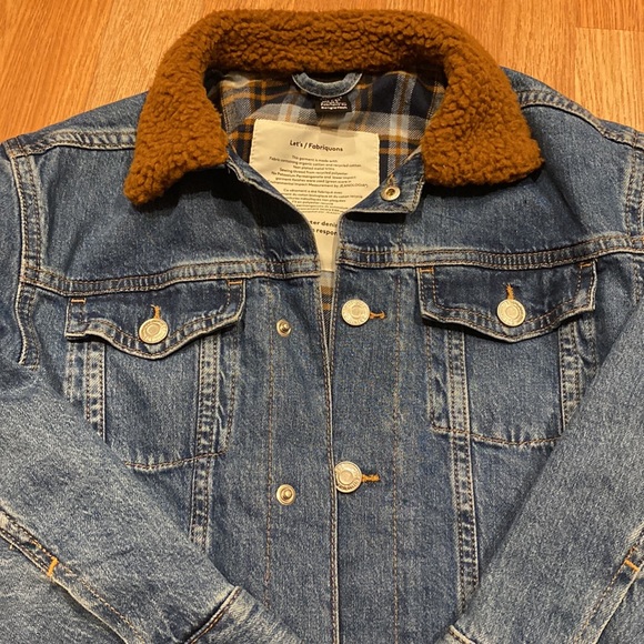 H&M kids, plaid lined denim Jacket with teddy “fur” collar - Picture 3 of 4